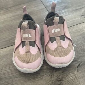 Nike Kids Sneakers in Pink and Gray